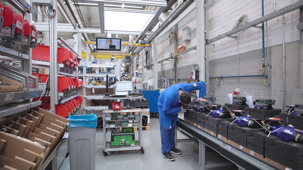Pumpenmontage-bei-KSB-mit-Werkerassistenzsystem_05